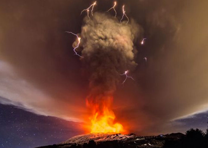 Tras erupción de La Palma, el Volcán Etna en Sicilia entra en erupción.