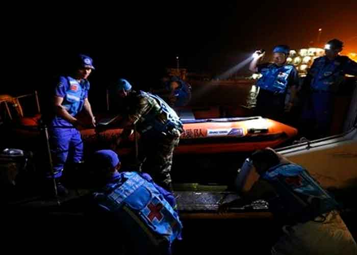 Doce personas fallecieron y otras tres permanecen desaparecidas debido al naufragio de un barco en el río Zangke, China