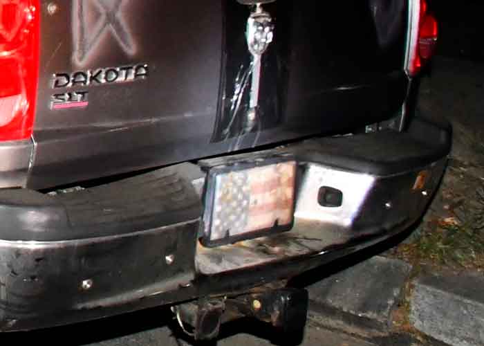  El vehículo del detenido tenía pintados en el exterior una esvástica y varios símbolos supremacistas blancos