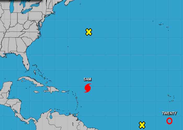 La depresión tropical numero 20 se mueve en dirección oeste-noroeste a 14 millas por hora (22 km/h)