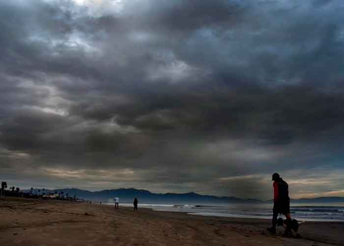  El huracán Olaf provocó lluvias intensas en Baja California Sur y oleaje elevados