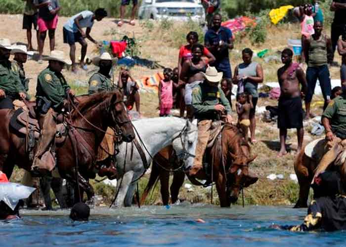 Foto: Migrantes haitianos desalojan campamento en frontera México-Estados Unidos | Cortesía.  