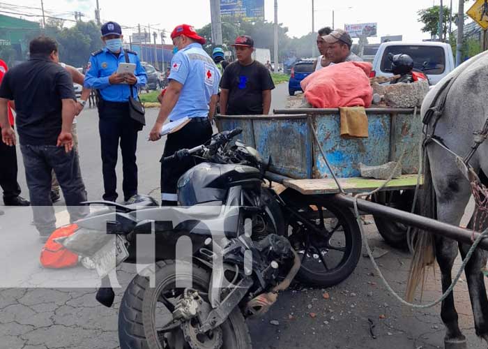 Accidente de tránsito en la Rotonda Cristo Rey con motociclista y carretón