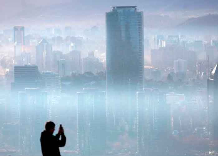 Foto: Una panorámica de Santiago de Chile cubierta por la contaminación. | cortesía.