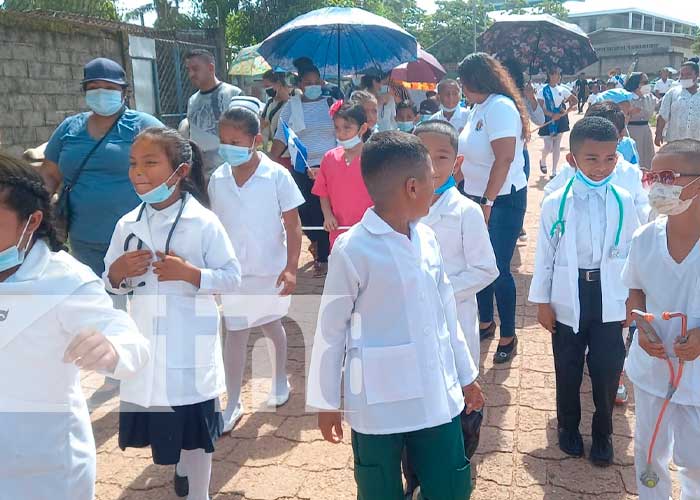 En Bilwi los estudiantes de Primaria celebran las fiestas patrias