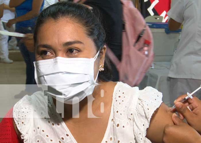 Vacunación para mayores de 30 años continúa en Managua