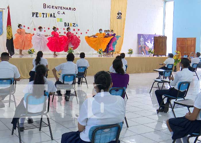 Estudiantes nicaragüenses reciben clases de danza