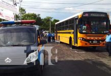 Escena de un accidente mortal con un bus en Managua, donde una señora perdió la vida