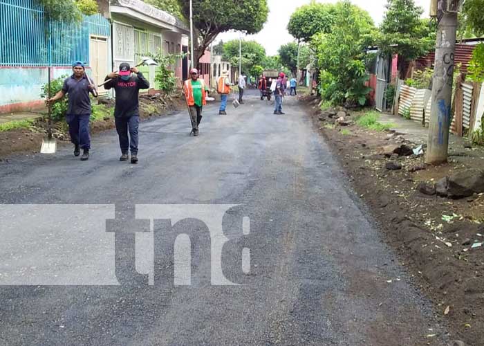 Proceso de construcción o mejoramiento de calles en Managua