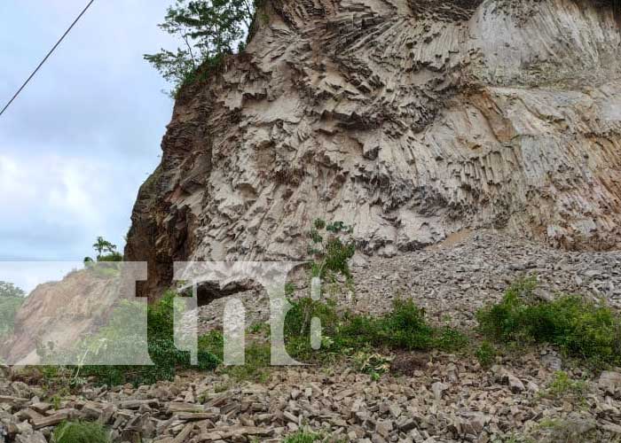 Derrumbe en el cerro El Rama causa susto en pobladores 