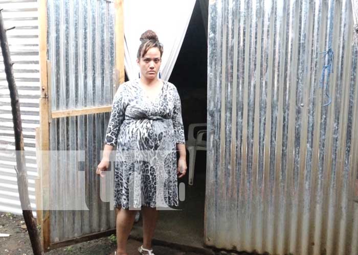 Mujer granadina que solicita apoyo para construir letrina en su vivienda