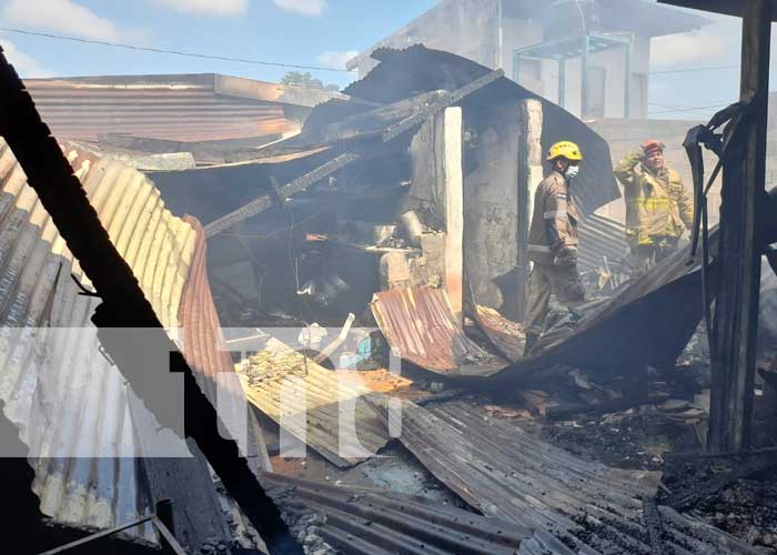 Incendio devora dos viviendas en Villa Venezuela, Managua