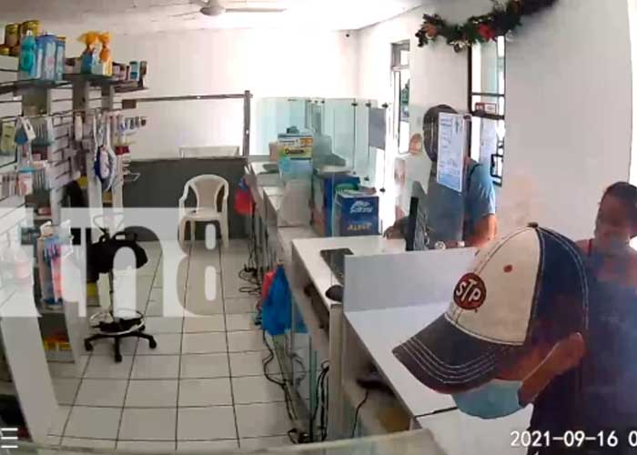 Un video se vuelve viral en las redes sociales al robarle a la vendedora de una farmacia