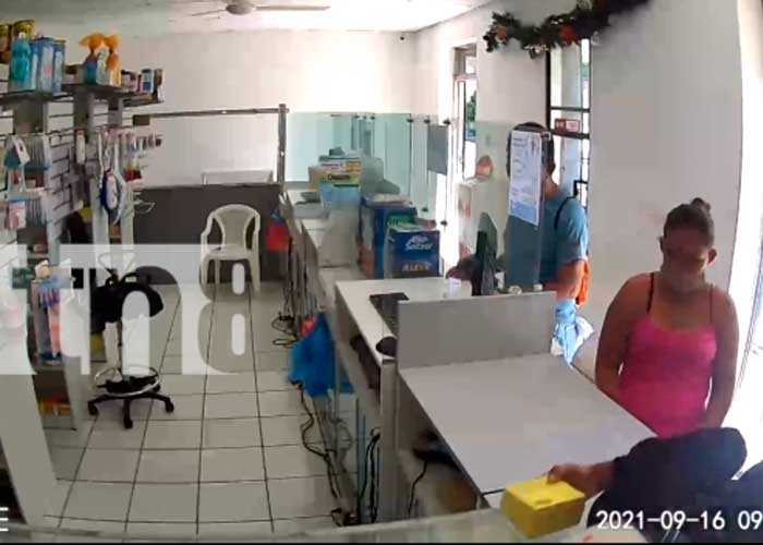 Un video se vuelve viral en las redes sociales al robarle a la vendedora de una farmacia