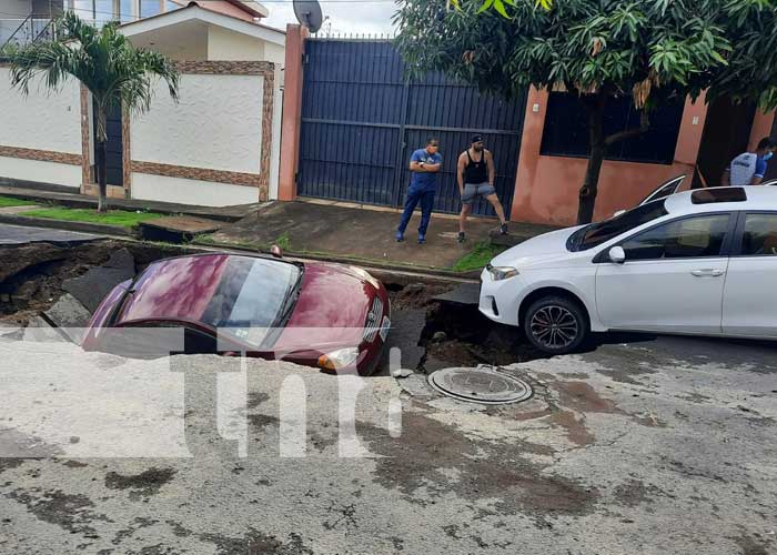 Un gran hoyo surgió en un calle de Managua tras las fuertes lluvias