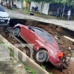 Un gran hoyo surgió en un calle de Managua tras las fuertes lluvias