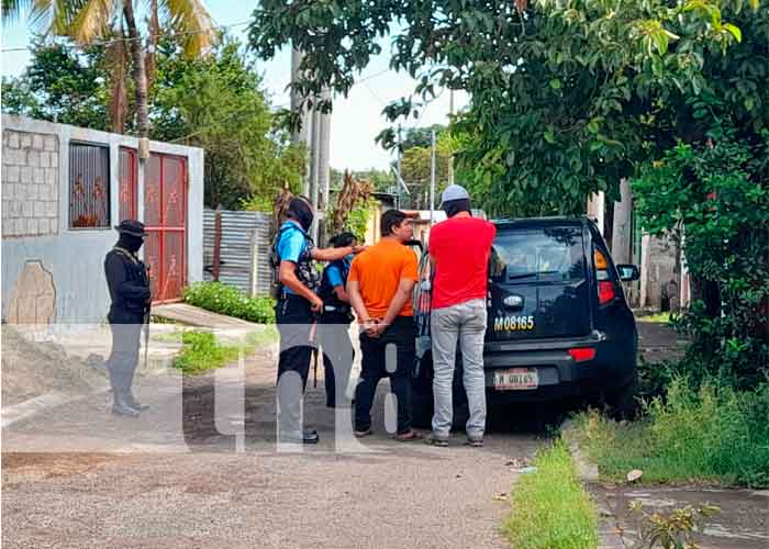 Incautan 10 sacos de presunta marihuana en una casa del Bº 380 de Managua