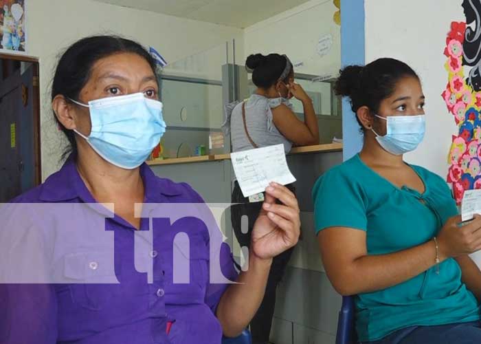Entrega de créditos con Usura Cero a mujeres en Nicaragua 