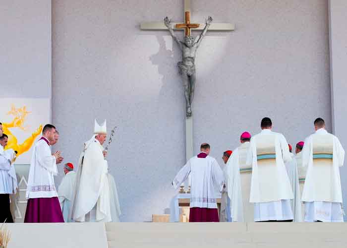 El papa Francisco en una misa en Eslovaquia