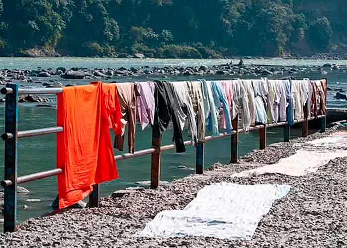 Castigan a violador en la India a lavar ropa de mujeres por 6 meses
