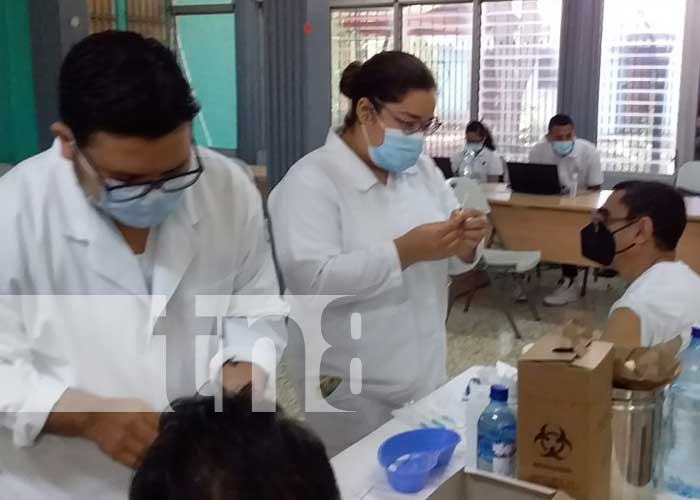 Aplicación de la vacuna contra el COVID-19 en Managua 