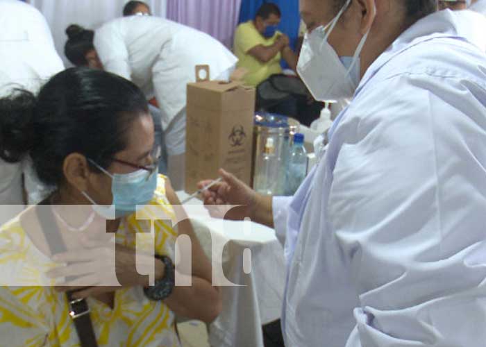 Aplicación de la vacuna Sputnik en hospitales de Managua