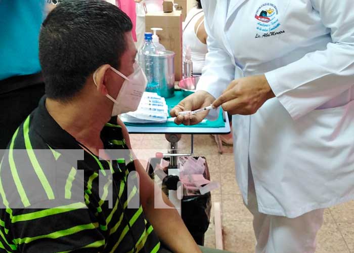Más nicaragüenses continúan asistiendo a los centros de vacunación para aplicarse la segunda dosis de la vacuna contra el COVID-19