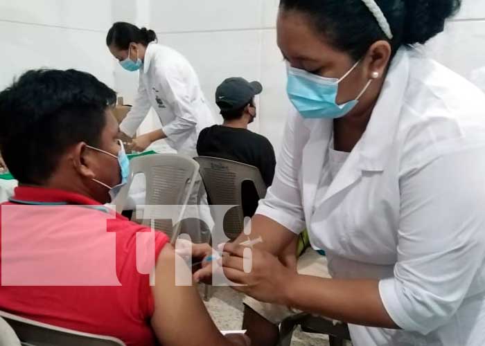 Familias de la Isla de Ometepe se inmunizan contra la COVID19