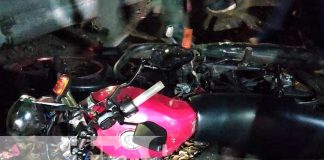 Motociclista embiste a mujer al realizar una mala maniobra al conducir