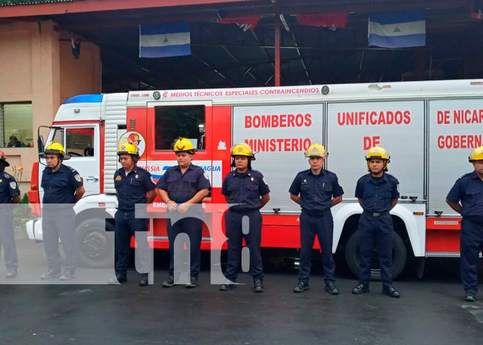 Bomberos movilizan dos camiones contra incendios a nueva estación en Palacagüina