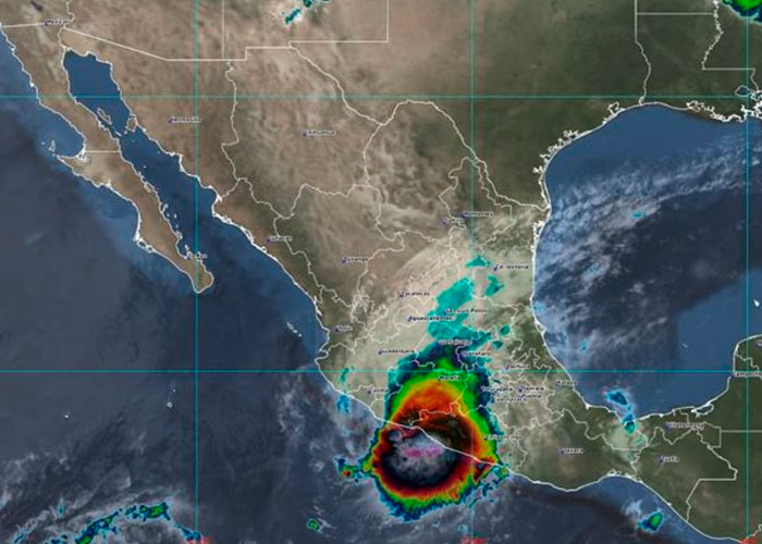  El huracán Rick toca tierra en el estado mexicano de Guerrero
