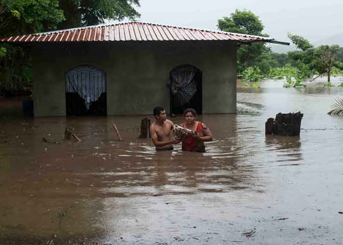 Tormenta tropical Kompasu deja 30 muerto y 14 desaparecidos en Filipinas.
