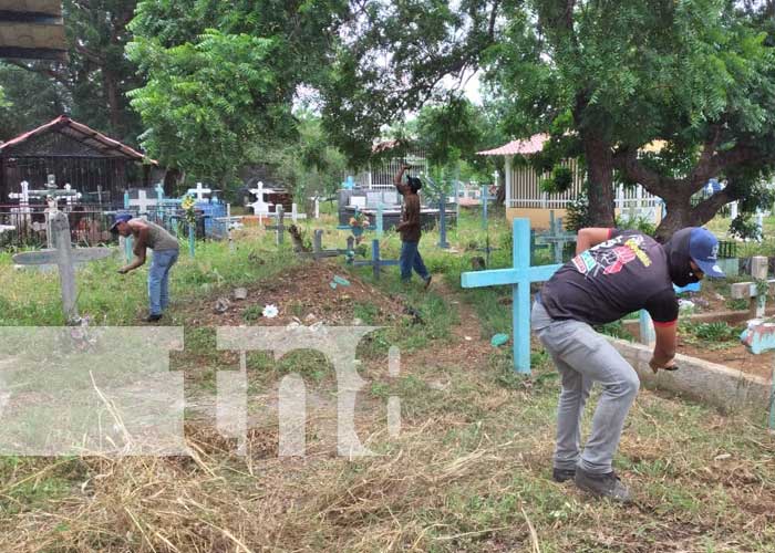 ALMA realiza limpieza y fumigación en cementerios de Tipitapa