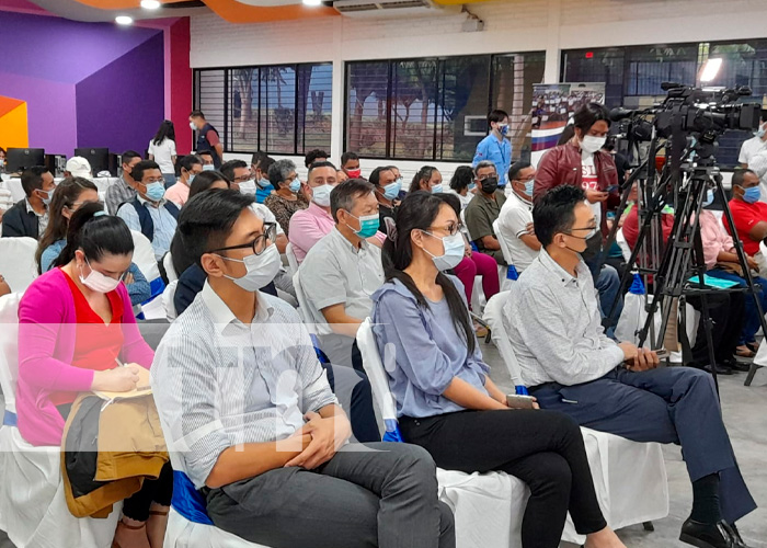 32 nicaragüenses culminan el taller de industrialización de Bambú