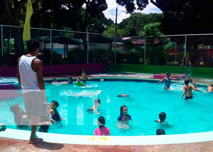 Familias disfrutan con alegría en el Centro recreativo Xilonem