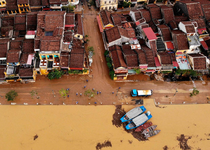 Un fallecido y miles de evacuados por las inundaciones en Vietnam