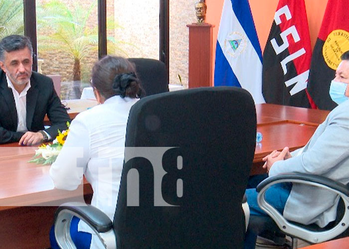 Parlamento de Nicaragua y sistema educativo reciben a Sacha Llorenti 