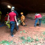 Nueve bomberos siguen soterrados tras el colapso de una cueva en Brasil