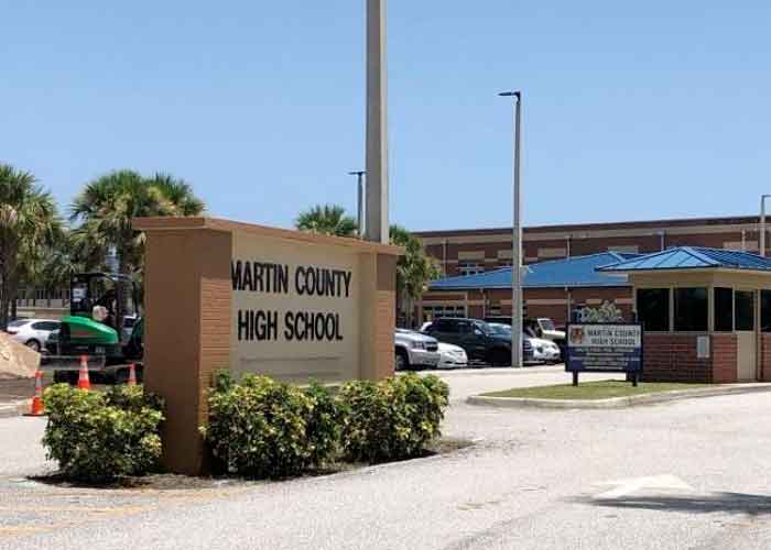 Detienen a dos estudiantes por amenaza de tiroteo en escuela de Florida 