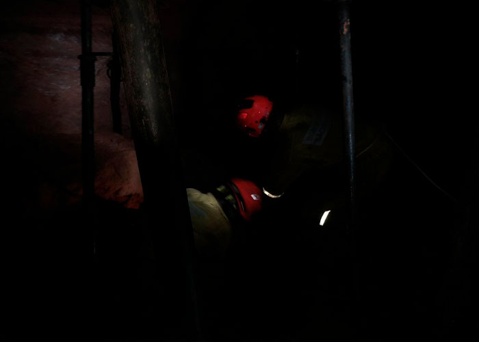 Nueve bomberos siguen soterrados tras el colapso de una cueva en Brasil 