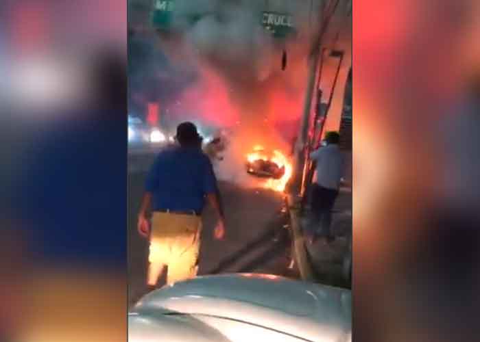 Supuestos sicarios quemaron camión de pasajeros en Acapulco /