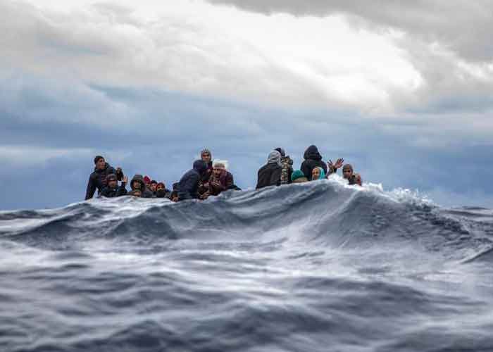 Muertas 15 personas al naufragar un bote frente a la costa de Libia