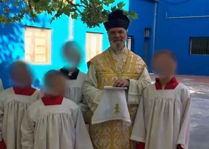 Cura de la escuela abusaba de una niña en una capilla en Argentina