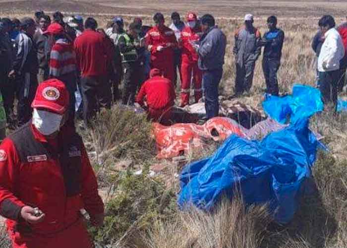 Al menos 12 fallecidos en un choque frontal de vehículos en Bolivia