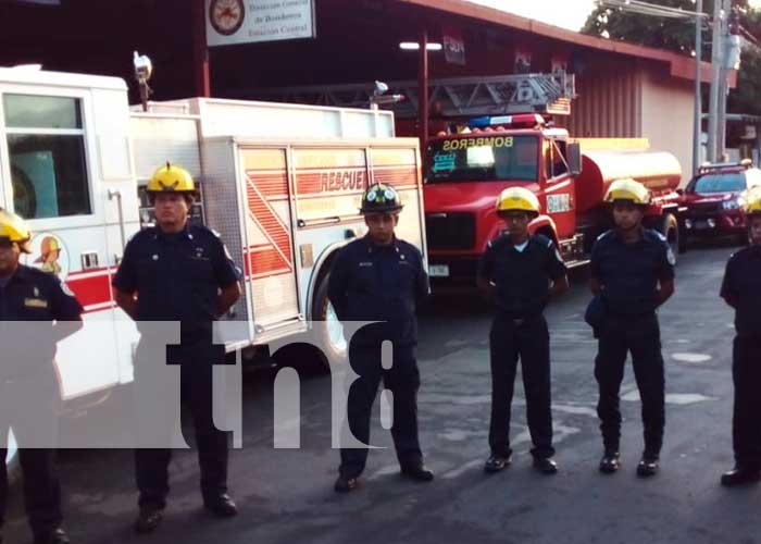 Unidades bomberiles que se dirigen a Puerto Morazán, Chinandega