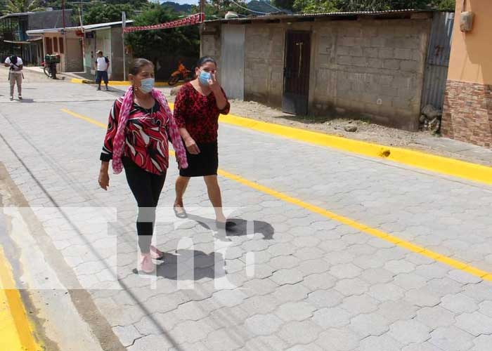 Inauguran calles adoquinadas en barrio de Jinotega