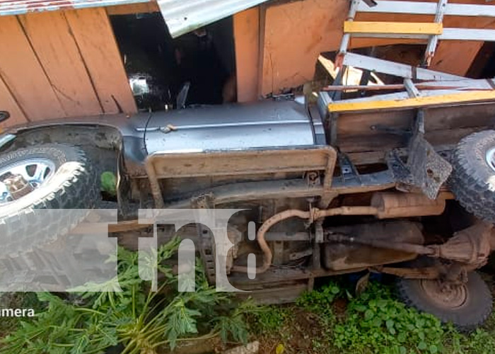 Vehículo se estrella en una vivienda en San Pedro de Lovago, chontales