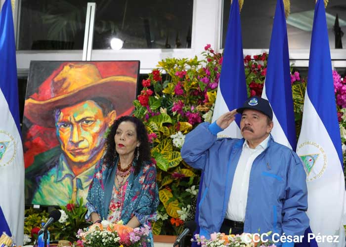 Presidente Daniel Ortega y la Vicepresidenta Rosario Murillo, brindando un mensaje de paz