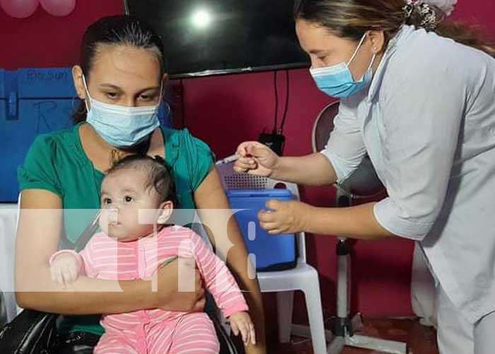 Aplican vacuna contra el COVID-19 a embarazadas en Río San Juan