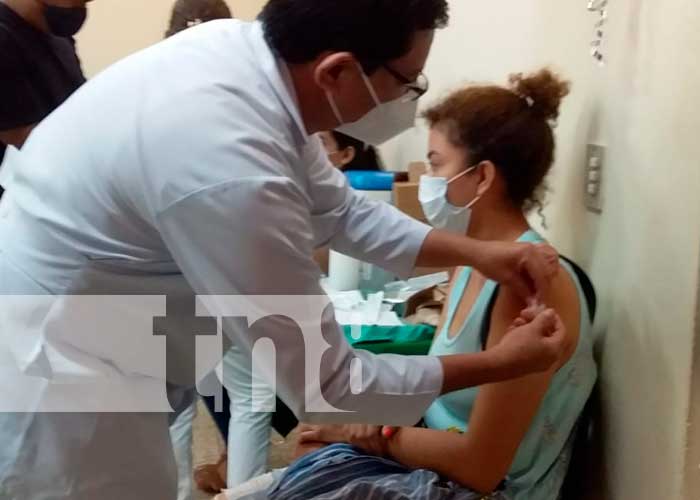 Vacunación a embarazadas en el Hospital Bertha Calderón